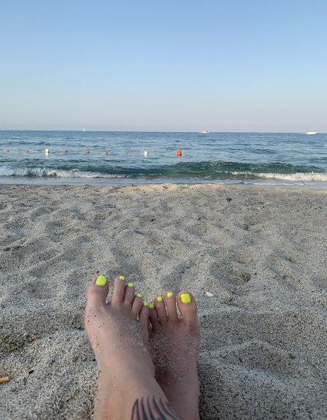 lararoxyrox Profile pic