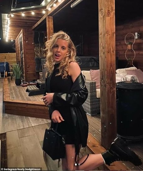 Keely Hodginkinson onlyfans strip tease