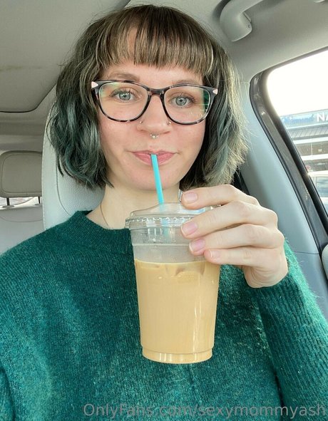 sexymommyash nude on onlyfans