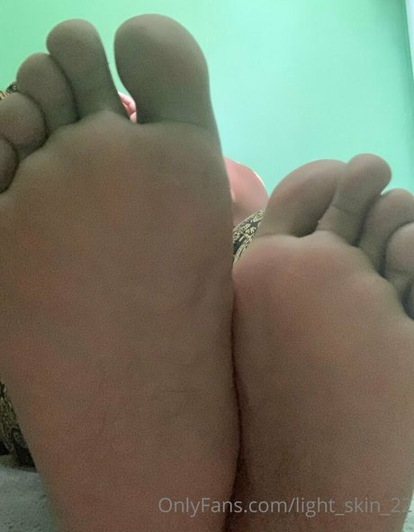 light skin 22 onlyfans naked