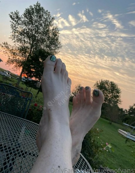 queenofvans nude only fans leaks