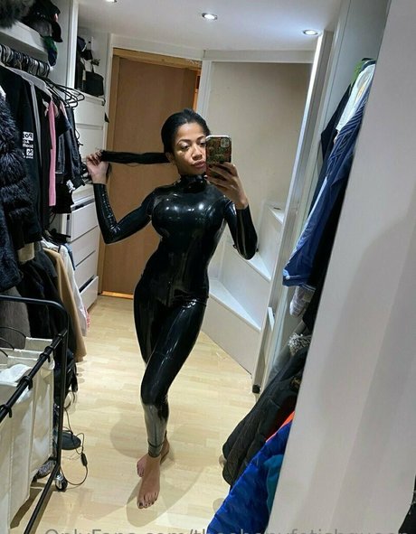 theebonyfetishqueen onlyfans leak