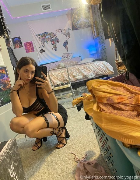 scorpioyogagirl sexy onlyfans