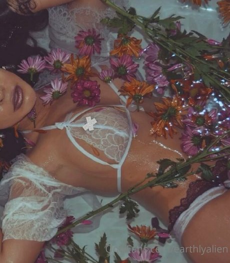 earthlyalien onlyfans archives