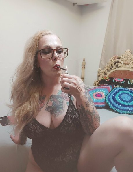 lady smoker queen onlyfans keak