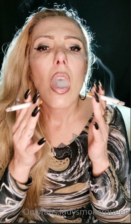 lady smoker queen onlyfans leak naked