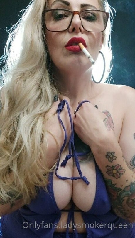 lady smoker queen nude onlyfans