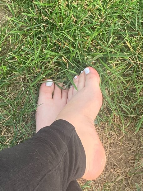 LonelyPrinc3ss onlyfans photo