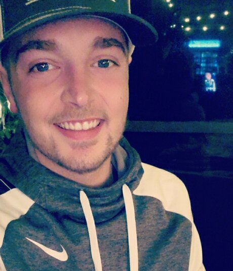 Dylan Scott nude onlyfans leak