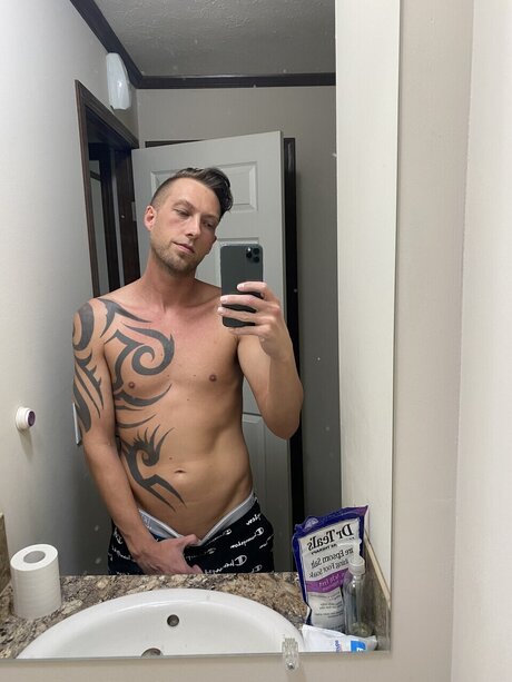 Junior McCarty onlyfans model photo