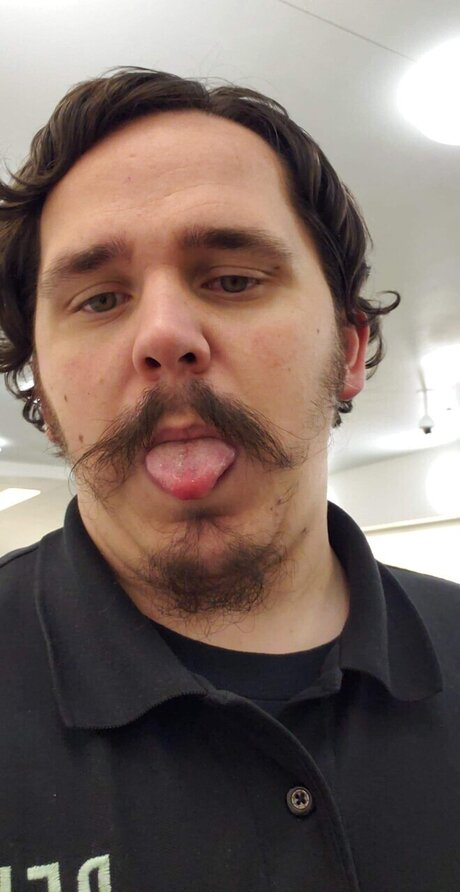 Scott Moffett onlyfans leaks.