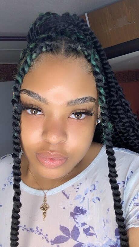 PrettyTee_ new onlyfans leaks