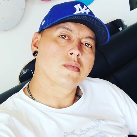 Harry Montoya is on onlyfans