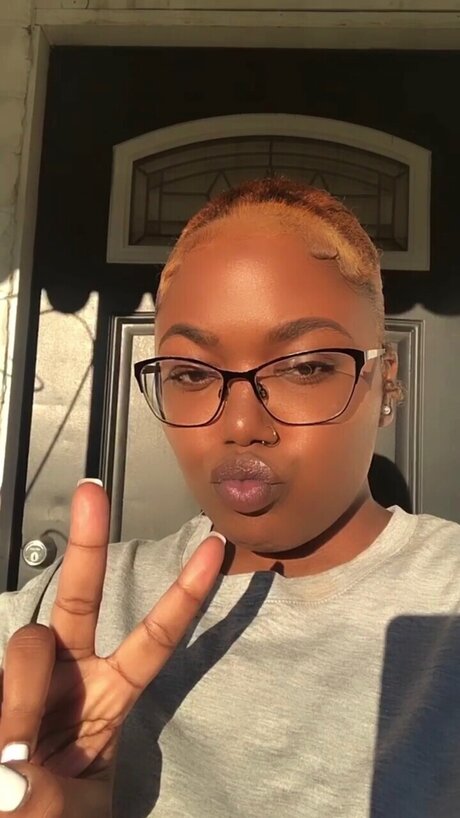 adorelucyy_ onlyfans leaks.