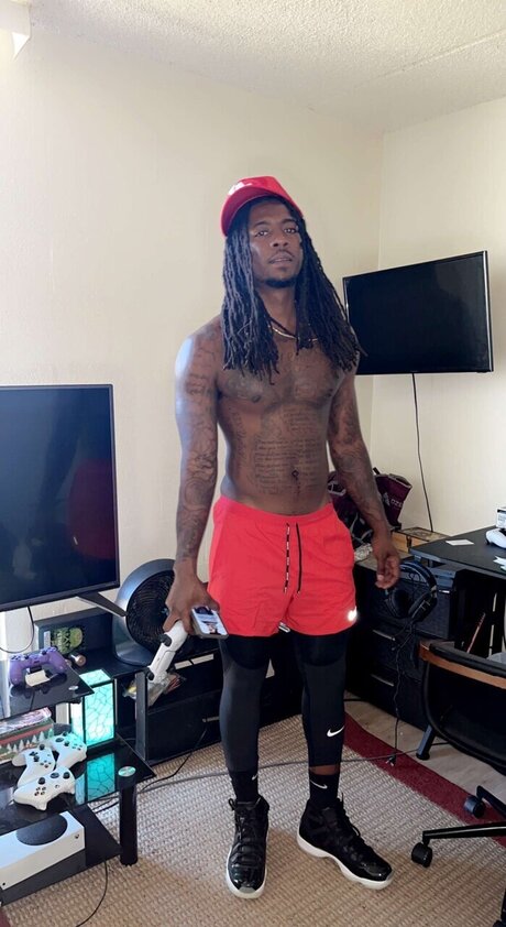 Vaughn Hardley onlyfans pics