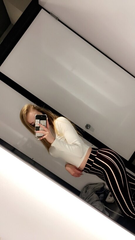 Daisy Marie onlyfans sex tape