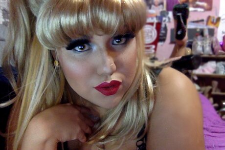 Belle Roman onlyfans creator