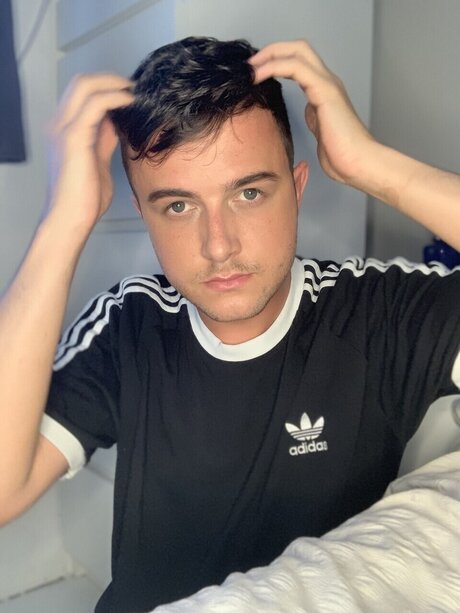 Jonny Leigh onlyfans boobs