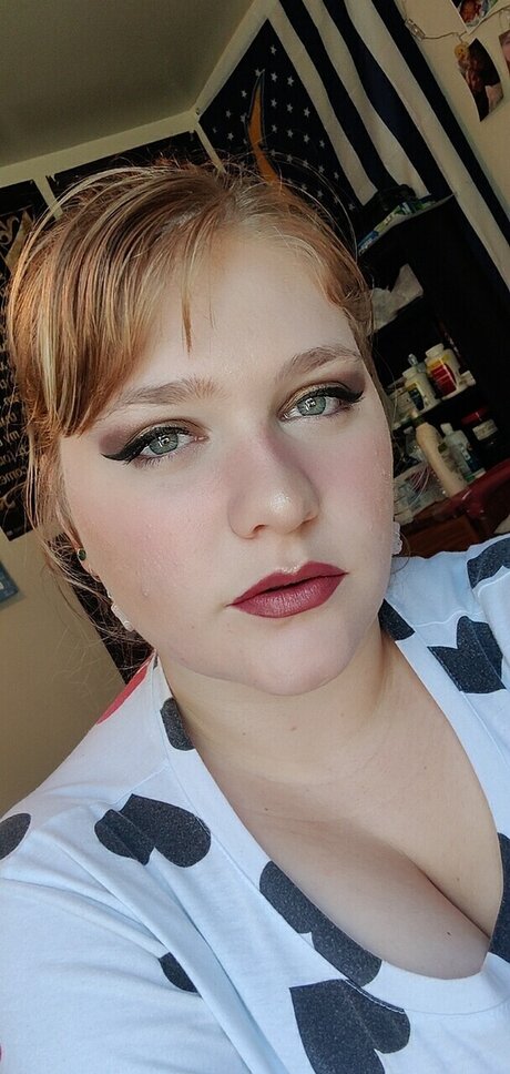 Julia Harris onlyfans ass