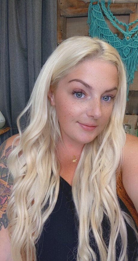 Jade Menczel feet onlyfans