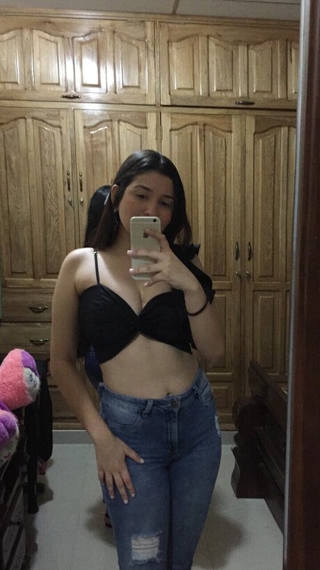 Lunita Caliente onlyfans tits