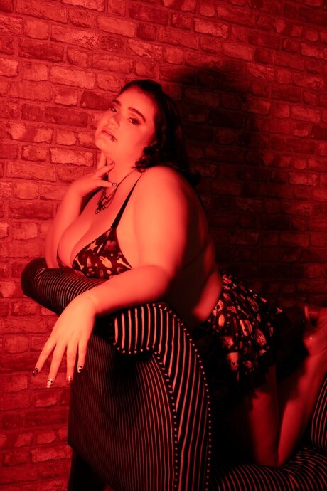 Queenie s Curves free only fans