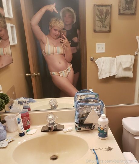 bunnyymilkk onlyfans nude tits
