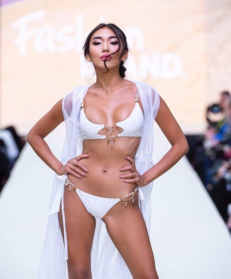 Asya Sun onlyfans leak ass