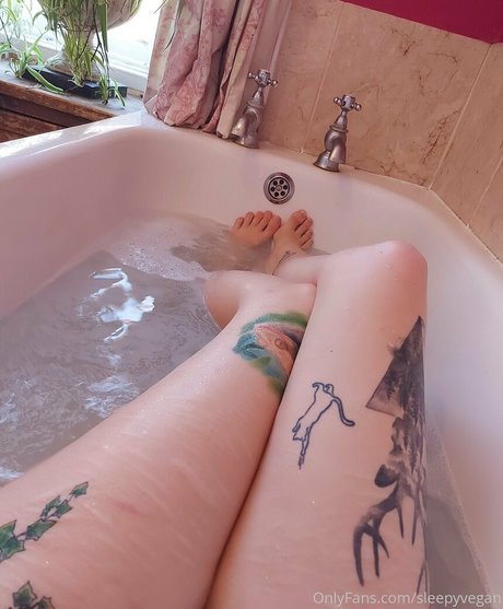 sleepyvegan onlyfans nudes