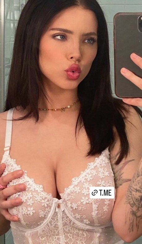 Raha Vakili onlyfans nudes leaked