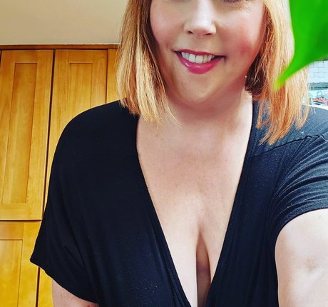 Ave Stone nude onlyfans