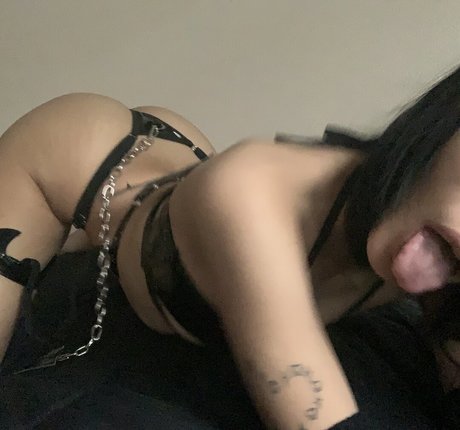 ik1ttn naked onlyfans