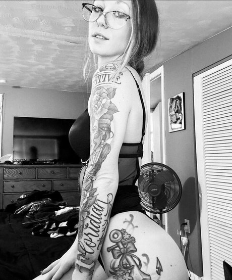 Adriennemariee free onlyfans