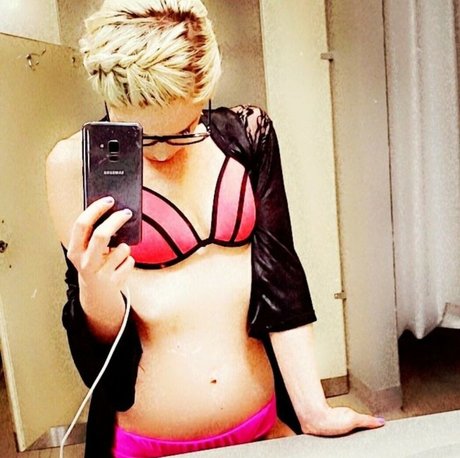 Pamelaxox only fans photos