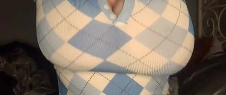 Busty Chloeuk onlyfans images