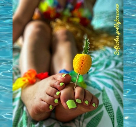 softsoles prettytoesxoxo boobs onlyfans