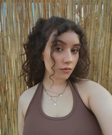 Yazzi onlyfans model photos