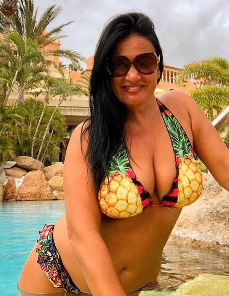 Angela Cavagna Profile pic