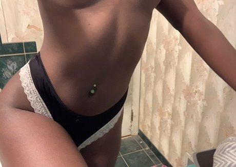 lovelykaybaby topless onlyfans