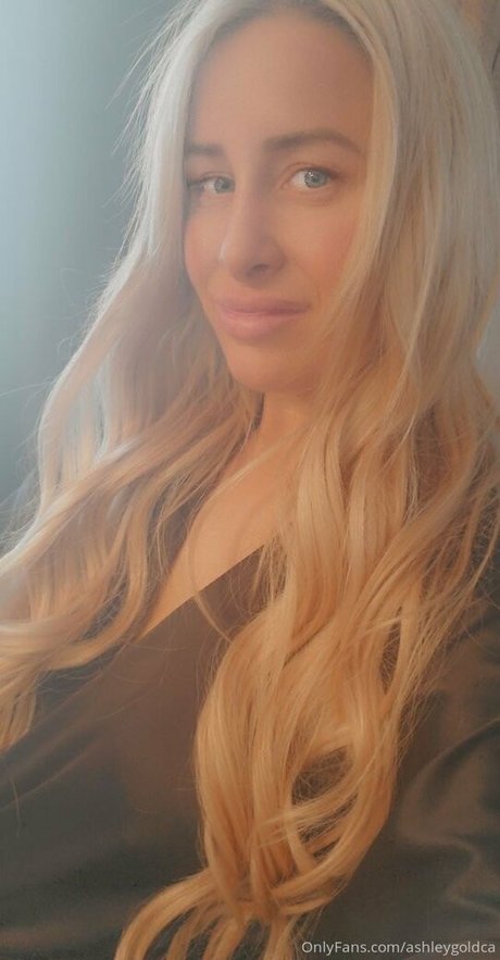 ashleygoldca onlyfans free content