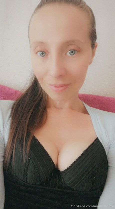 naughtyannmarie onlyfans nude pictures