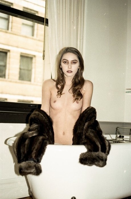 Tessas Ghost fans only