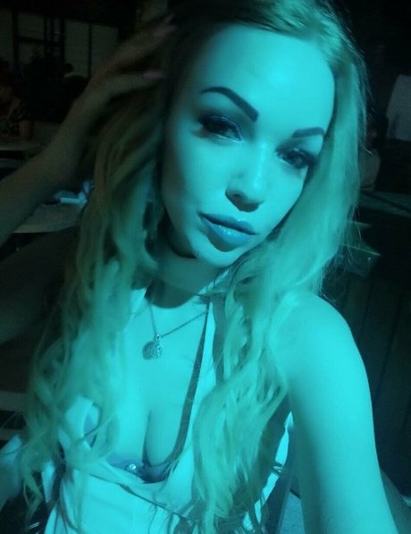 carolinebright nude only fans leaks