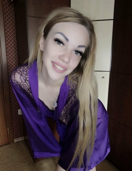 carolinebright onlyfans nudes