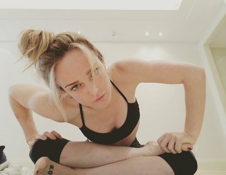 Caity Lotz nude leaks onlyfans