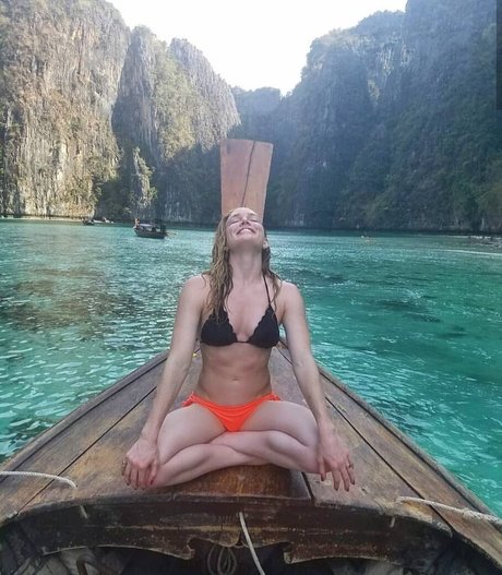 Caity Lotz onlyfans exposed