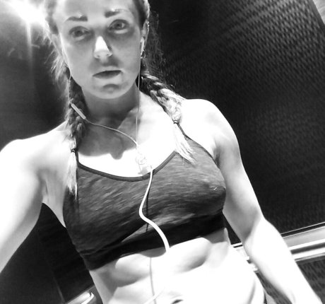 Caity Lotz en onlyfans