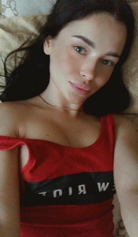 Mila Moore onlyfans pics