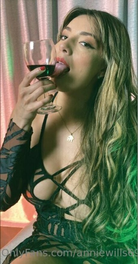 anniewills69 only fans naked