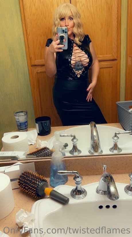 twistedflames onlyfans leaked free